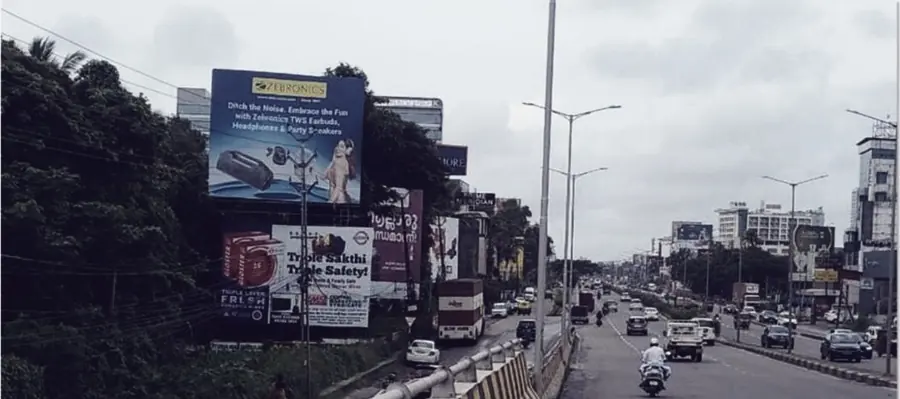 A raised approach road in Kochi seen from the traffic lane